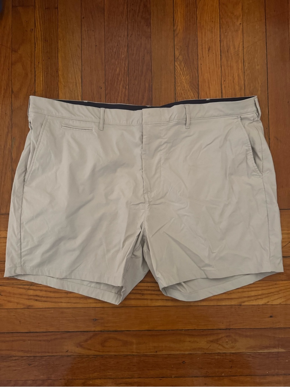J Crew 5'' tech short size 42 - Picture 2 of 4